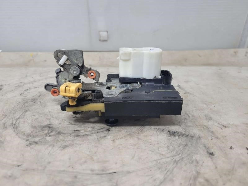 2006 ESCALADE LH DRIVER REAR DOOR LATCH LOCK ACTUA 1130 - image 2