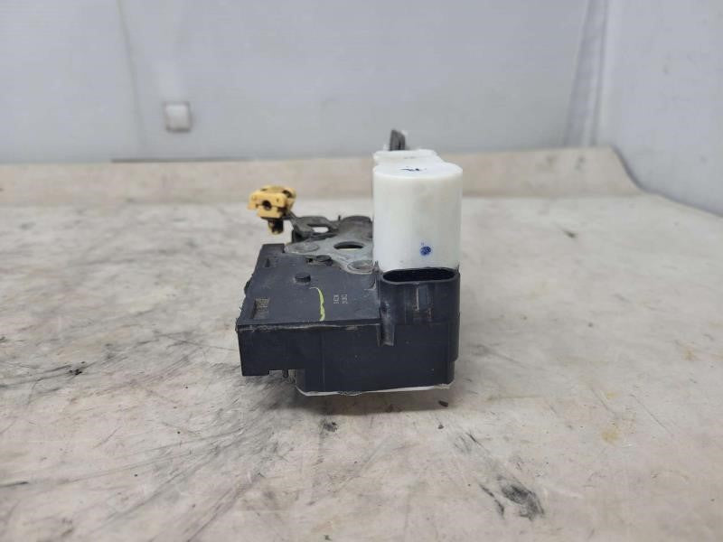 2006 ESCALADE LH DRIVER REAR DOOR LATCH LOCK ACTUA 1130 - image 3
