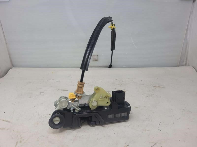2007 ESCALADE RH PASSENGER REAR DOOR LATCH LOCK AC 1131 - image 1