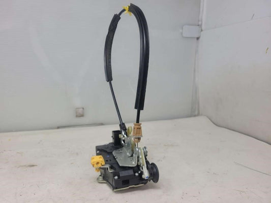 2007 ESCALADE RH PASSENGER REAR DOOR LATCH LOCK AC 1131 - image 2