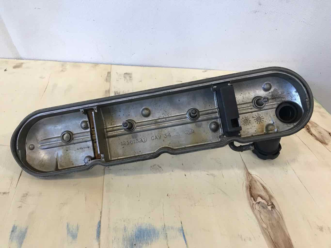 2005 SILVRDO15 RH VALVE COVER 12561821 1221 - image 8