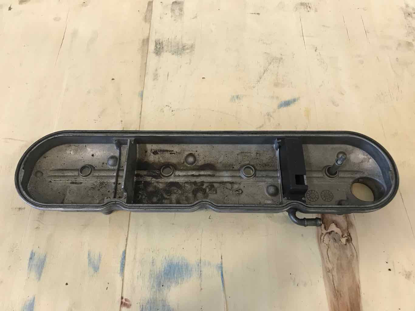 2005 SILVRDO15 RH VALVE COVER 12561821 1222 - image 7