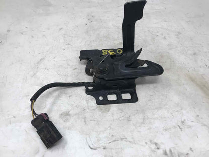 2013 ESCALADE OEM HOOD LATCH 25816904 1267 - image 2