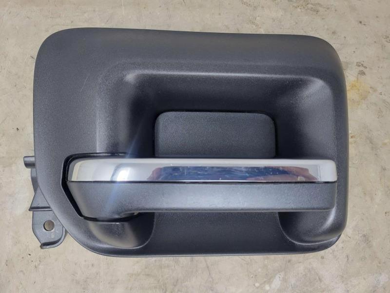 2017 SILVRDO15 LH DRIVER REAR DOOR HANDLE 13590554 1310 - image 1