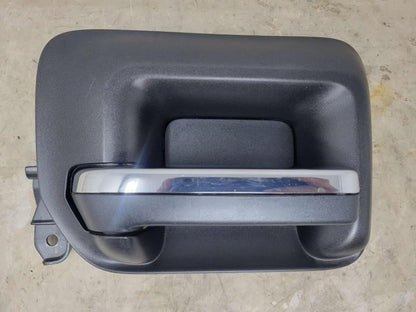 2017 SILVRDO15 LH DRIVER REAR DOOR HANDLE 13590554 1310 - image 1