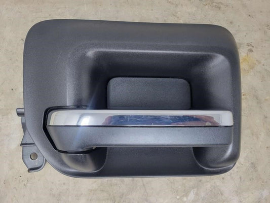 2017 SILVRDO15 LH DRIVER REAR DOOR HANDLE 13590554 1310 - image 1