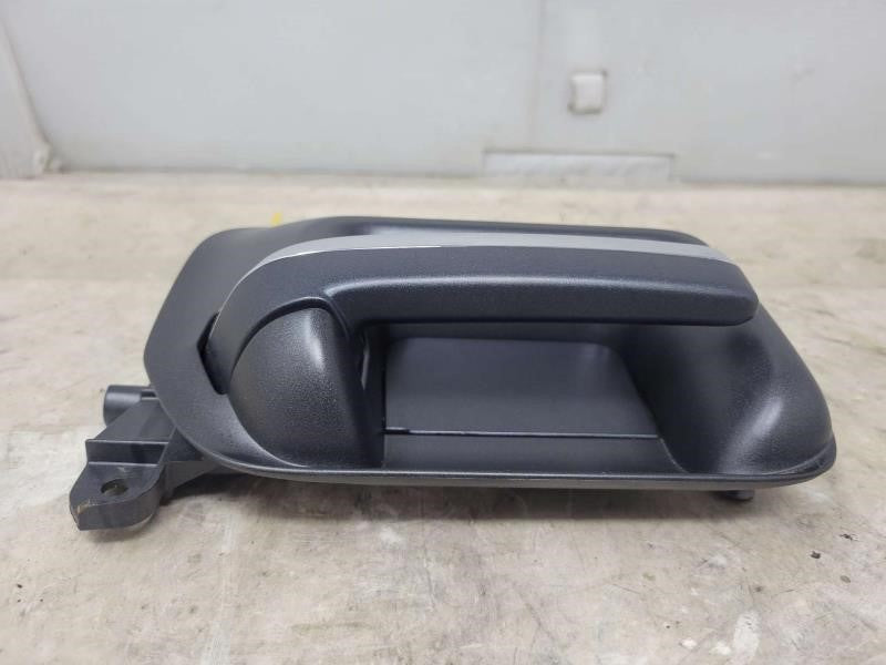 2017 SILVRDO15 LH DRIVER REAR DOOR HANDLE 13590554 1310 - image 2