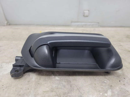 2017 SILVRDO15 LH DRIVER REAR DOOR HANDLE 13590554 1310 - image 2