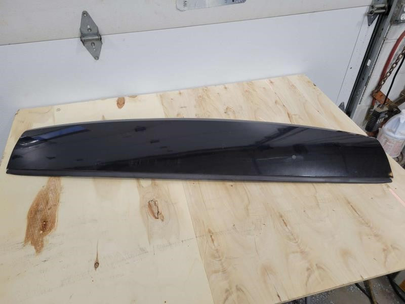 2010 YUKONXL15 THIRD BRAKE LIGHT WITH BLACK SPOILER 1370 - image 4
