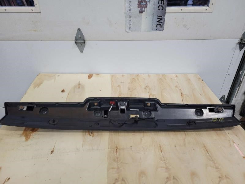 2010 YUKONXL15 THIRD BRAKE LIGHT WITH BLACK SPOILER 1370 - image 10