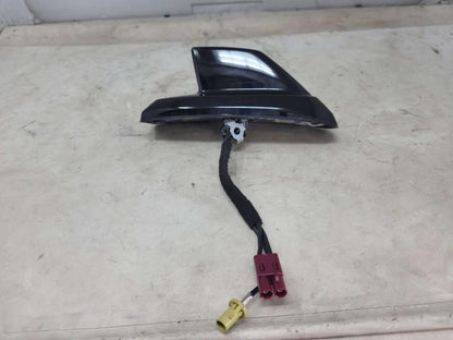 2016 ESCALADE 23258459 SHARK FIN ANTENNA 1374 - image 1