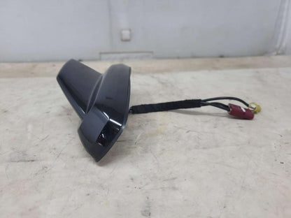 2016 ESCALADE 23258459 SHARK FIN ANTENNA 1374 - image 3