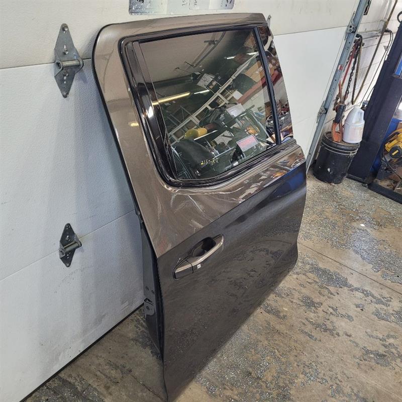 2019 SIERRA150 RH PASSENGER REAR DOOR SCORPION META 1399 - image 4