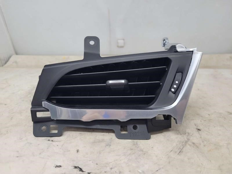 2016 ESCALADE PASSENGER RH OUTER DASH VENT 2294683 1502 - image 1