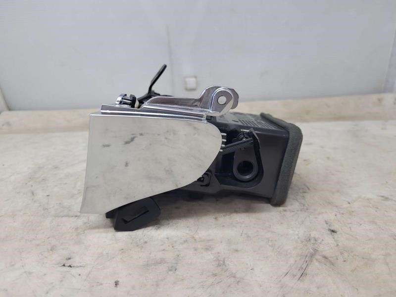 2016 ESCALADE PASSENGER RH OUTER DASH VENT 2294683 1502 - image 2