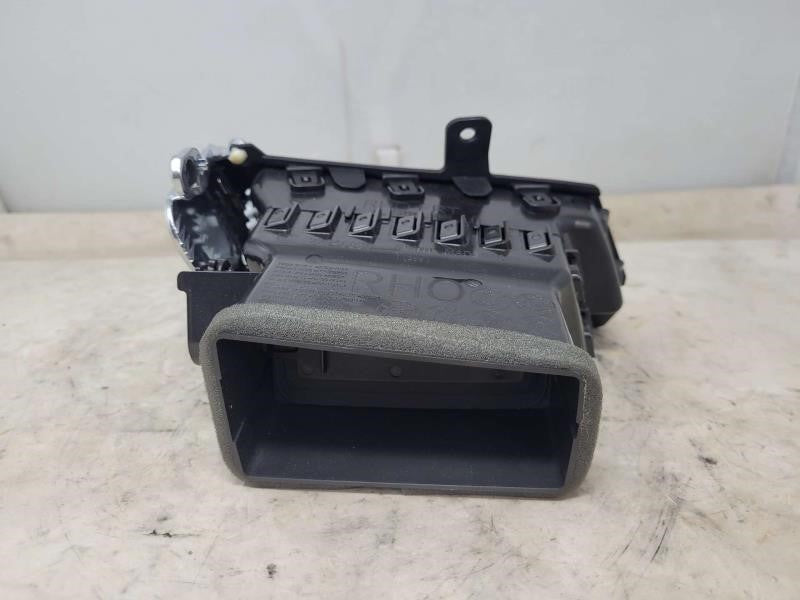 2016 ESCALADE PASSENGER RH OUTER DASH VENT 2294683 1502 - image 3
