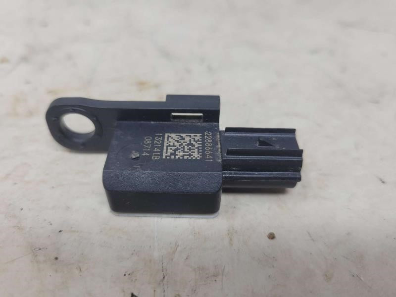 2015 YUKON 22886641 OEM FRONT SEAT CRASH SENSOR 152 - image 3