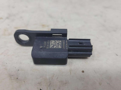 2015 YUKON 22886641 OEM FRONT SEAT CRASH SENSOR 152 - image 3