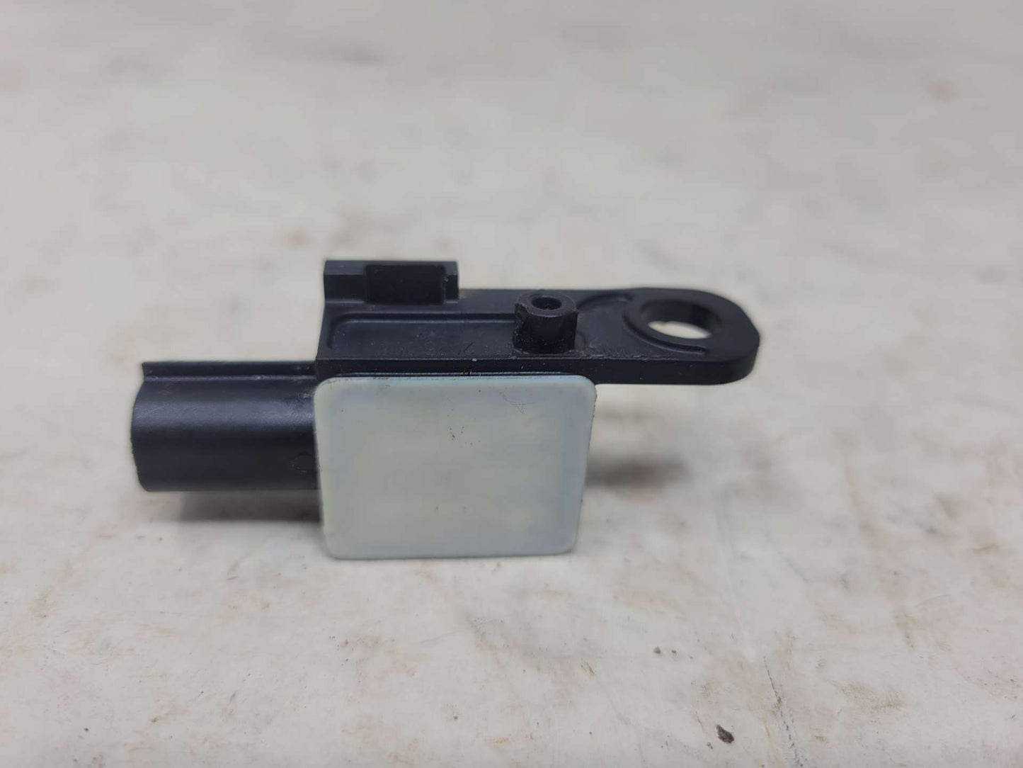 2015 YUKON 22886641 OEM FRONT SEAT CRASH SENSOR 152 - image 5