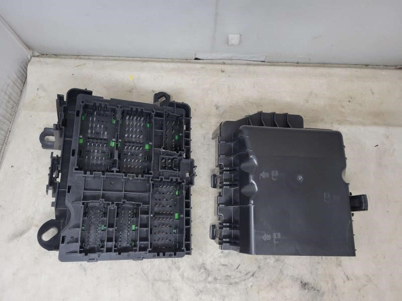2019 ESCALAESV LH DASH JUNCTION BLOCK FUSE PANEL 84 1576 - image 1