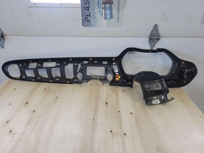 2020 CAMARO DASH CLUSTER RADIO BEZEL WITH START 1655 - image 7