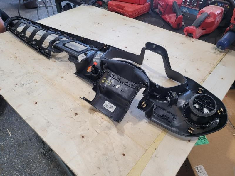 2018 CAMARO CLUSTER RADIO DASH BEZEL TRIM 842258 1668 - image 9