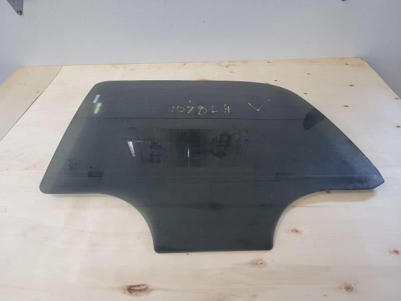 2004 ESCALADE LH DRIVER REAR DOOR GLASS 1721 - image 1