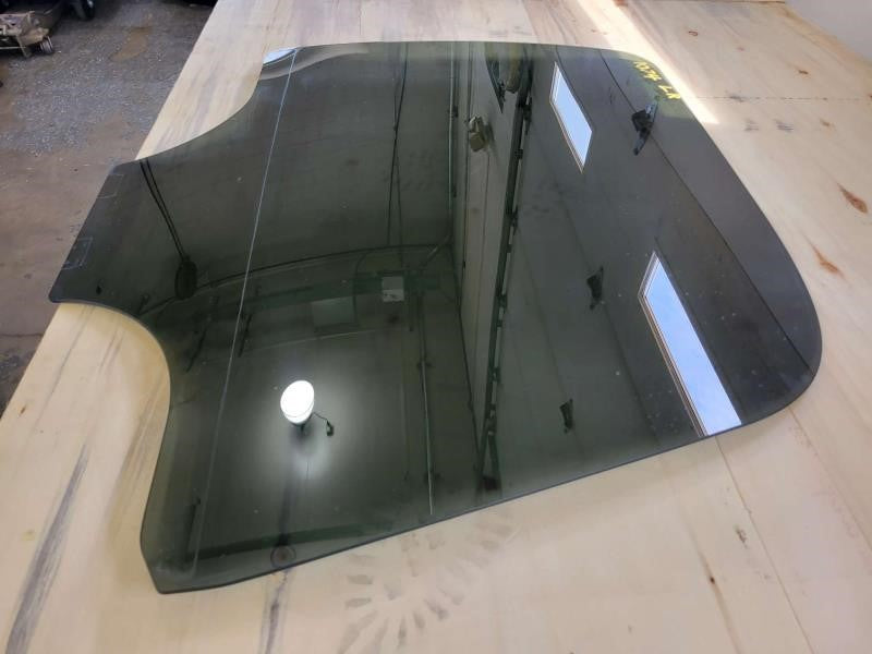 2005 ESCALADE LH DRIVER REAR DOOR GLASS 1722 - image 2