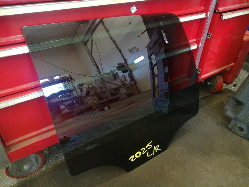 2010 ESCALADE LH REAR DOOR GLASS - PRIVACY TINT 1723 - image 1