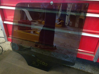 2010 ESCALADE LH REAR DOOR GLASS - PRIVACY TINT 1723 - image 2