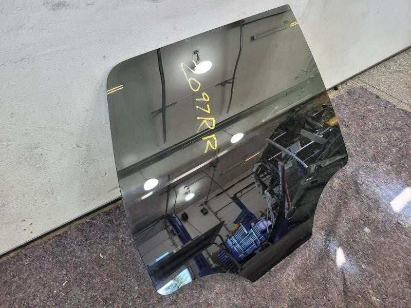 2010 ESCALADE RH REAR DOOR GLASS TINTED 1725 - image 2