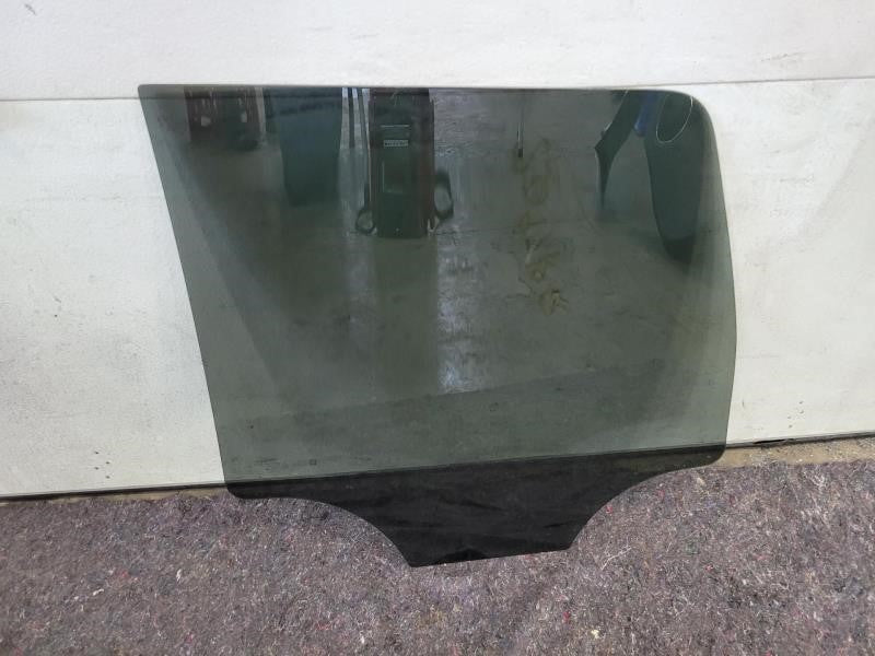 2010 ESCALADE RH REAR DOOR GLASS TINTED 1725 - image 4