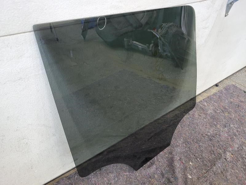 2010 ESCALADE RH REAR DOOR GLASS TINTED 1725 - image 5
