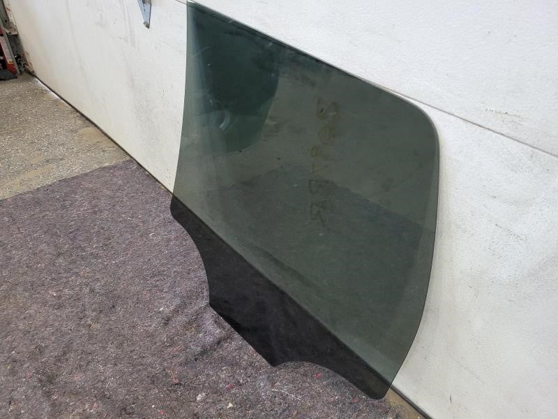 2010 ESCALADE RH REAR DOOR GLASS TINTED 1725 - image 6