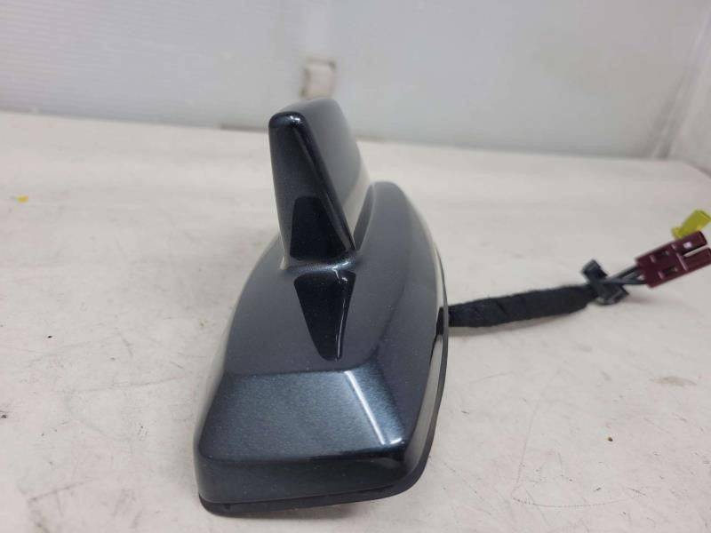 2018 SIERDEN15 SHARK FIN ANTENNA 84081933 GRAPHITE 1751 - image 4