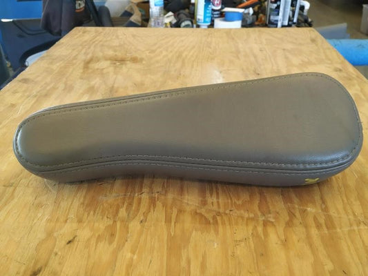 2005 YUKON RH REAR CAPTAINS CHAIR ARMREST, GREY 1753 - image 1