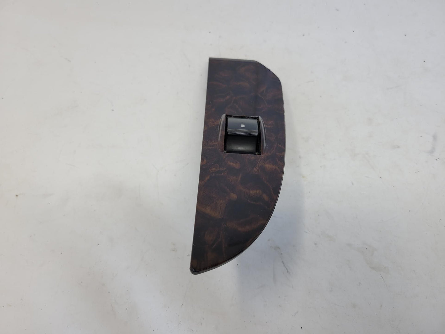 2013 YUKON RH REAR WINDOW SWITCH, DENALI TRIM 1874 - image 2