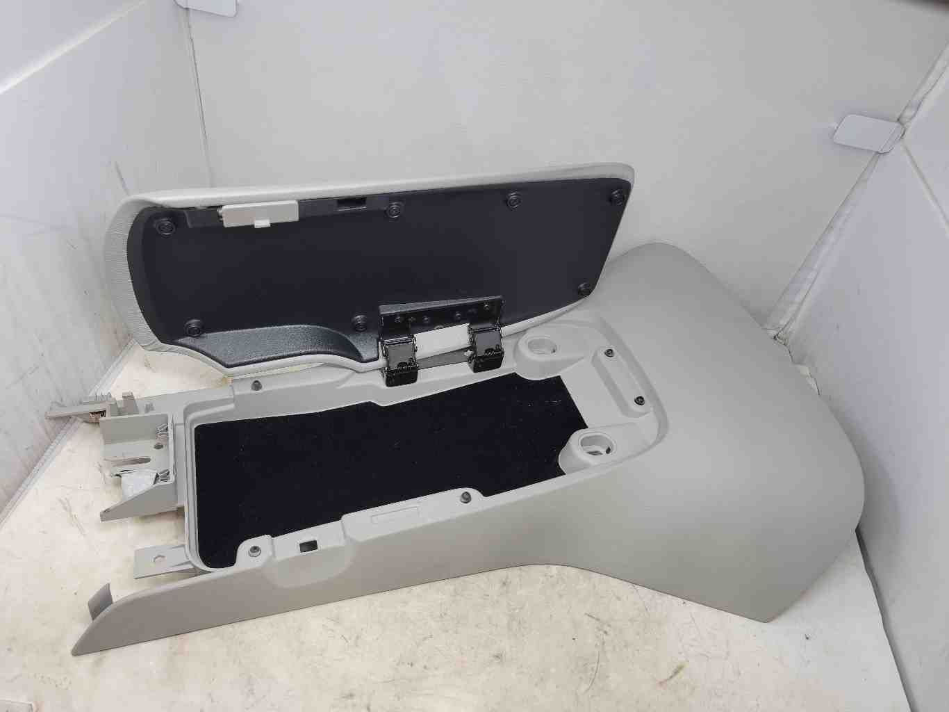 2011 CORVETTE CENTER CONSOLE, LIGHT TITANIUM (GREY 1917 - image 2