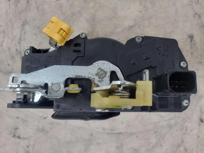 2005 CTS RH PASSENGER FRONT DOOR LATCH LOCK A 1928 - image 1