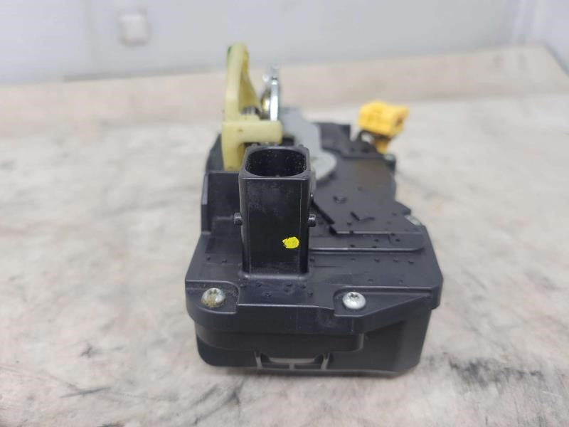 2005 CTS RH PASSENGER FRONT DOOR LATCH LOCK A 1928 - image 3