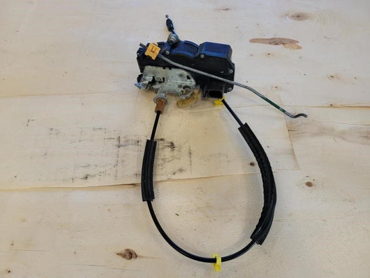 2010 ESCALADE FRONT PASSENGER RH DOOR LATCH 259550 1930 - image 1