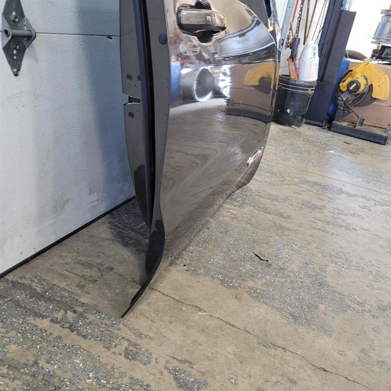 2019 SIERRA150 RH PASSENGER FRONT DOOR SCORPION MET 1953 - image 5