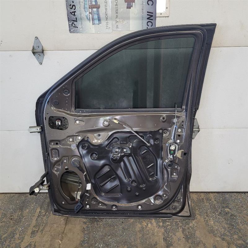 2019 SIERRA150 RH PASSENGER FRONT DOOR SCORPION MET 1953 - image 8