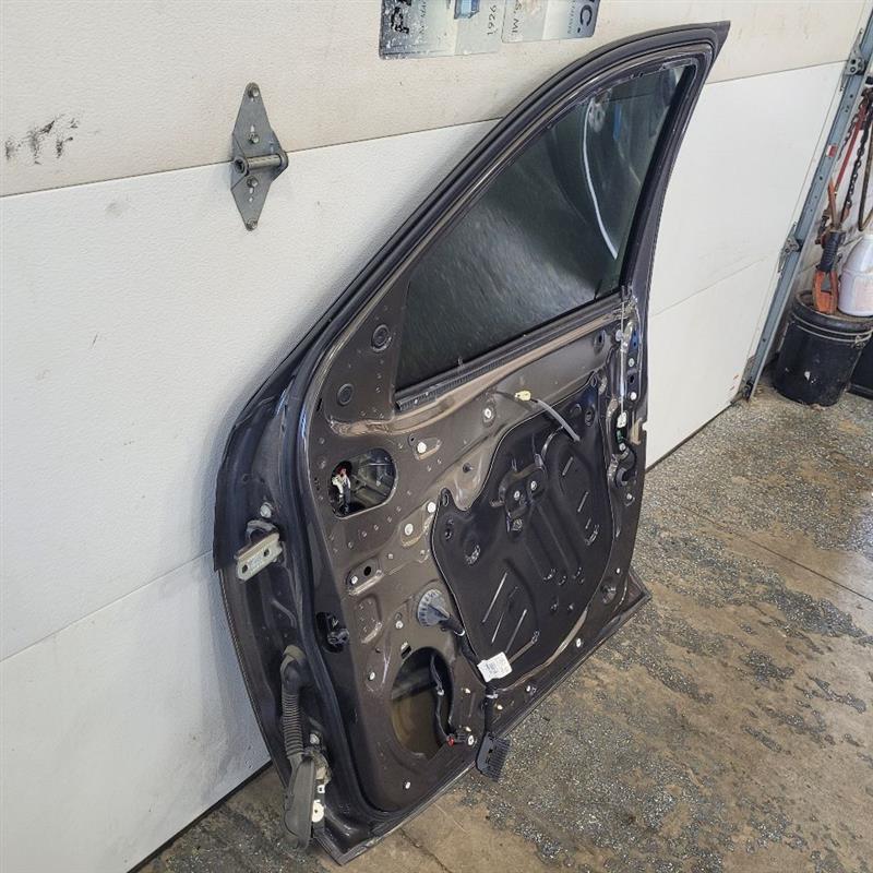 2019 SIERRA150 RH PASSENGER FRONT DOOR SCORPION MET 1953 - image 9