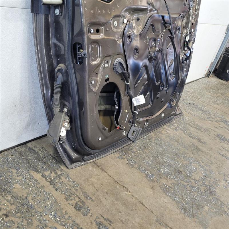 2019 SIERRA150 RH PASSENGER FRONT DOOR SCORPION MET 1953 - image 12