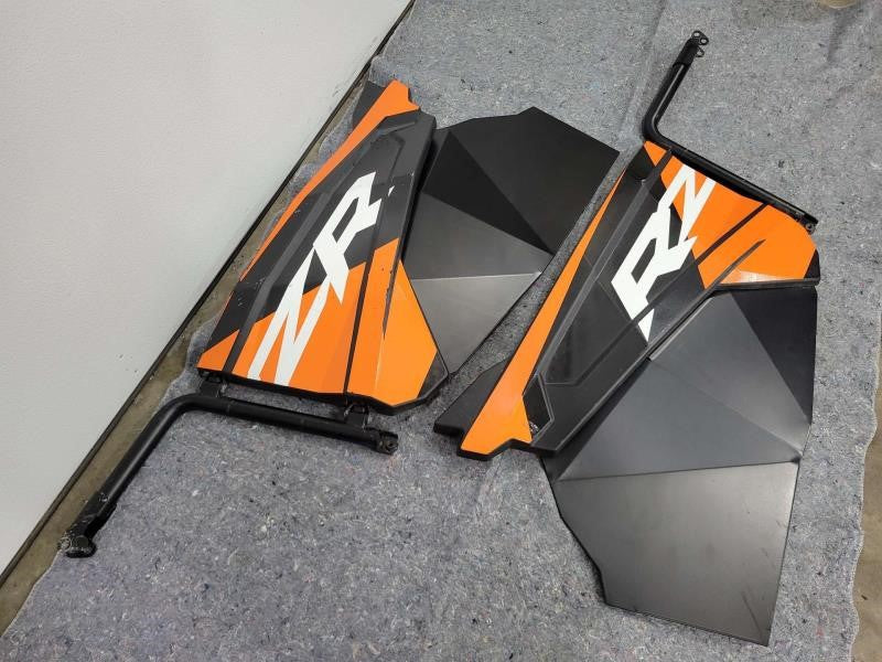 2020 POLUTV LH RH FRONT DOORS WITH METAL LOWER C 196 - image 3