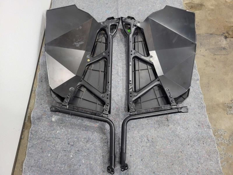 2020 POLUTV LH RH FRONT DOORS WITH METAL LOWER C 196 - image 6