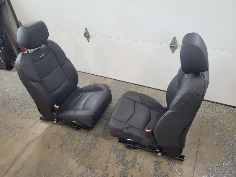 2016 ESCALADE FRONT SEATS, BLACK LEATHER, PAIR 33K 2090 - image 4