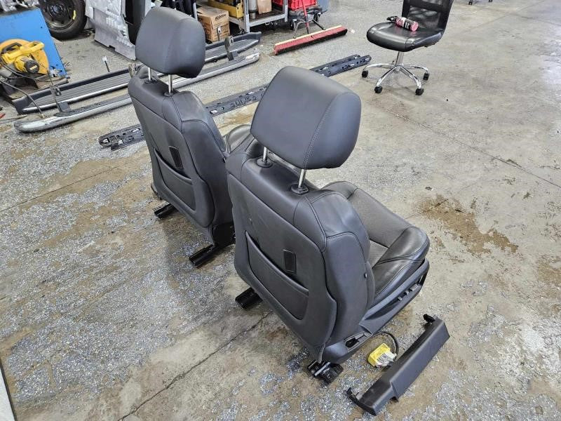 2019 ESCALAESV FRONT SEATS, BLACK LEATHER, POWER HE 2091 - image 9