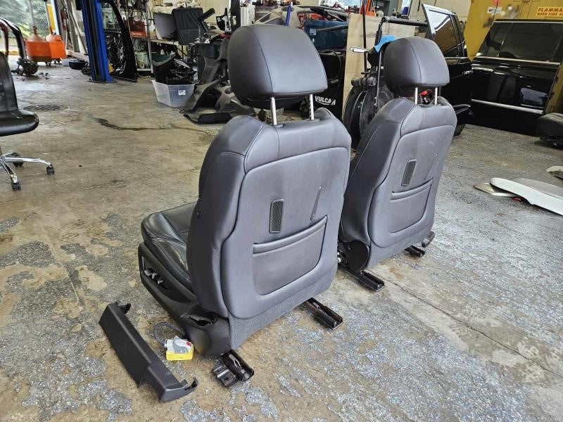 2019 ESCALAESV FRONT SEATS, BLACK LEATHER, POWER HE 2091 - image 14